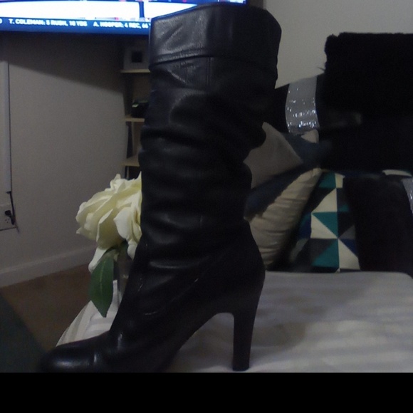 Shoes - Picture 4 of 7